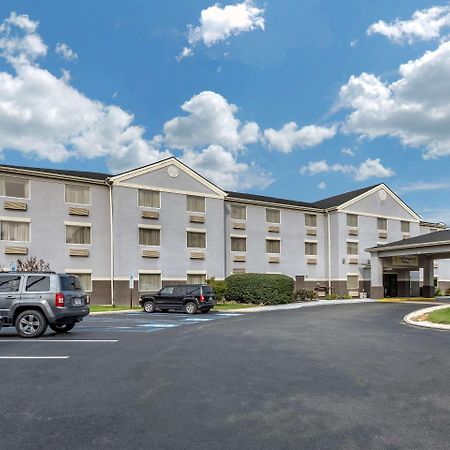 Comfort Inn & Suites Butler Bagian luar foto