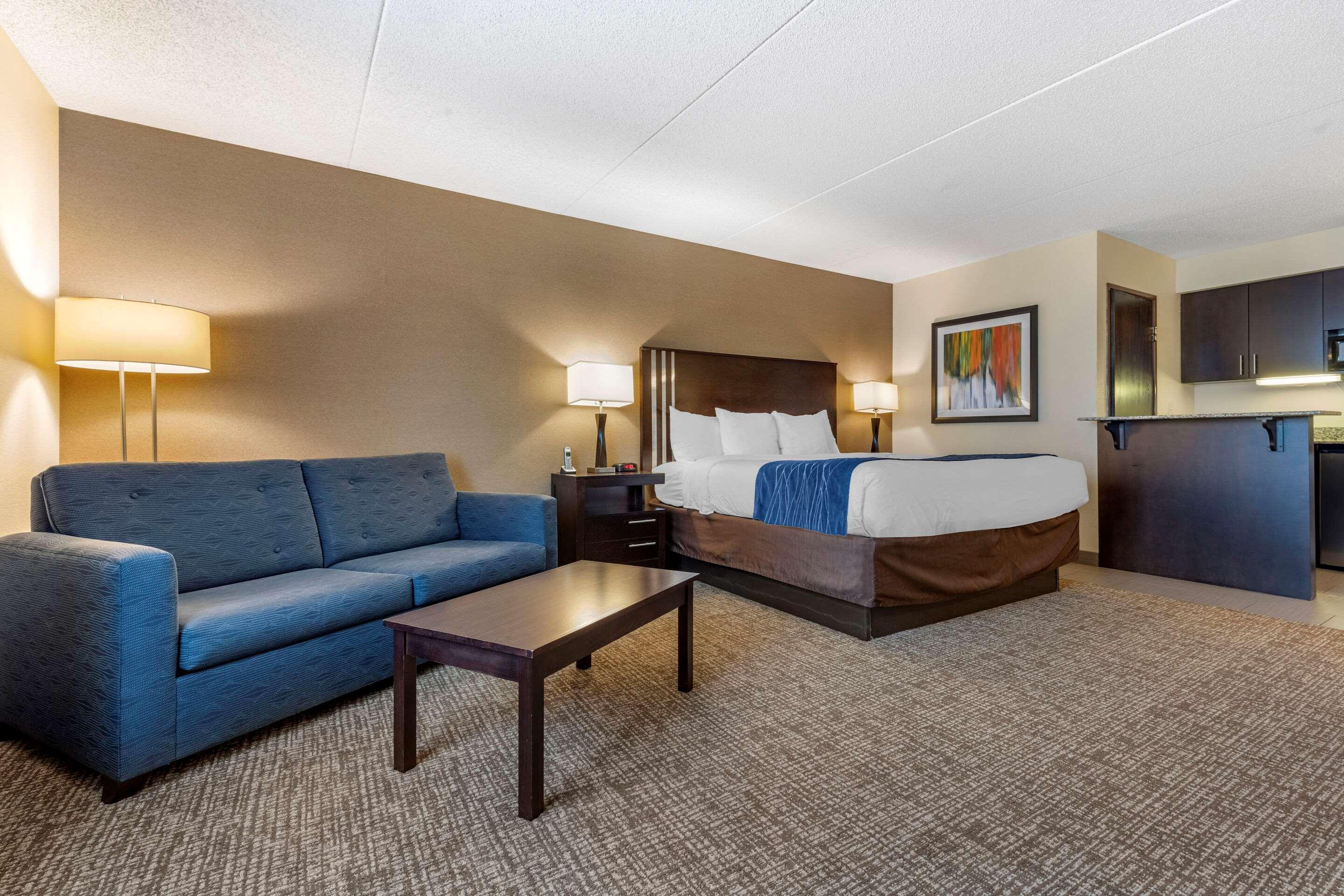 Comfort Inn & Suites Butler Bagian luar foto