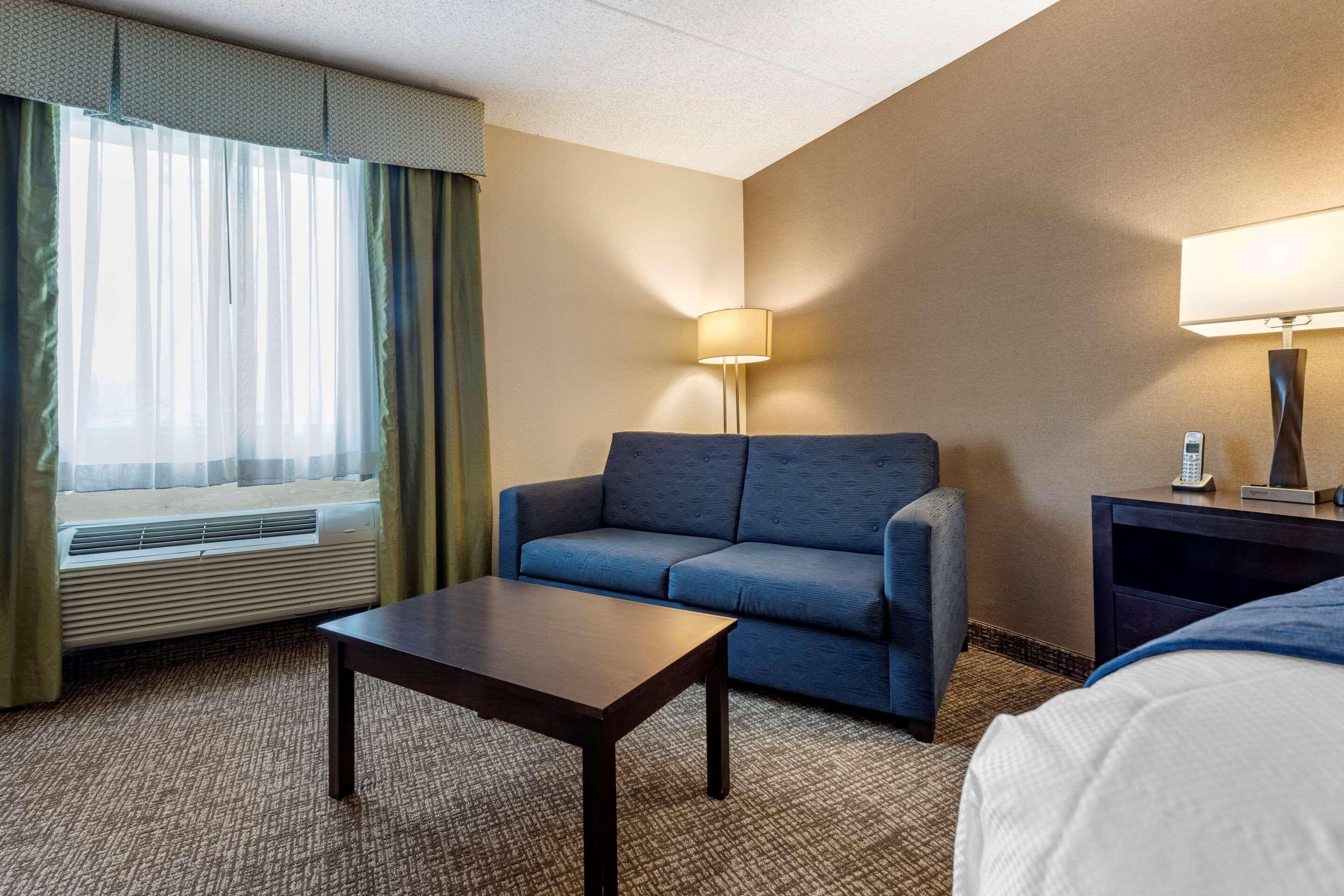 Comfort Inn & Suites Butler Bagian luar foto