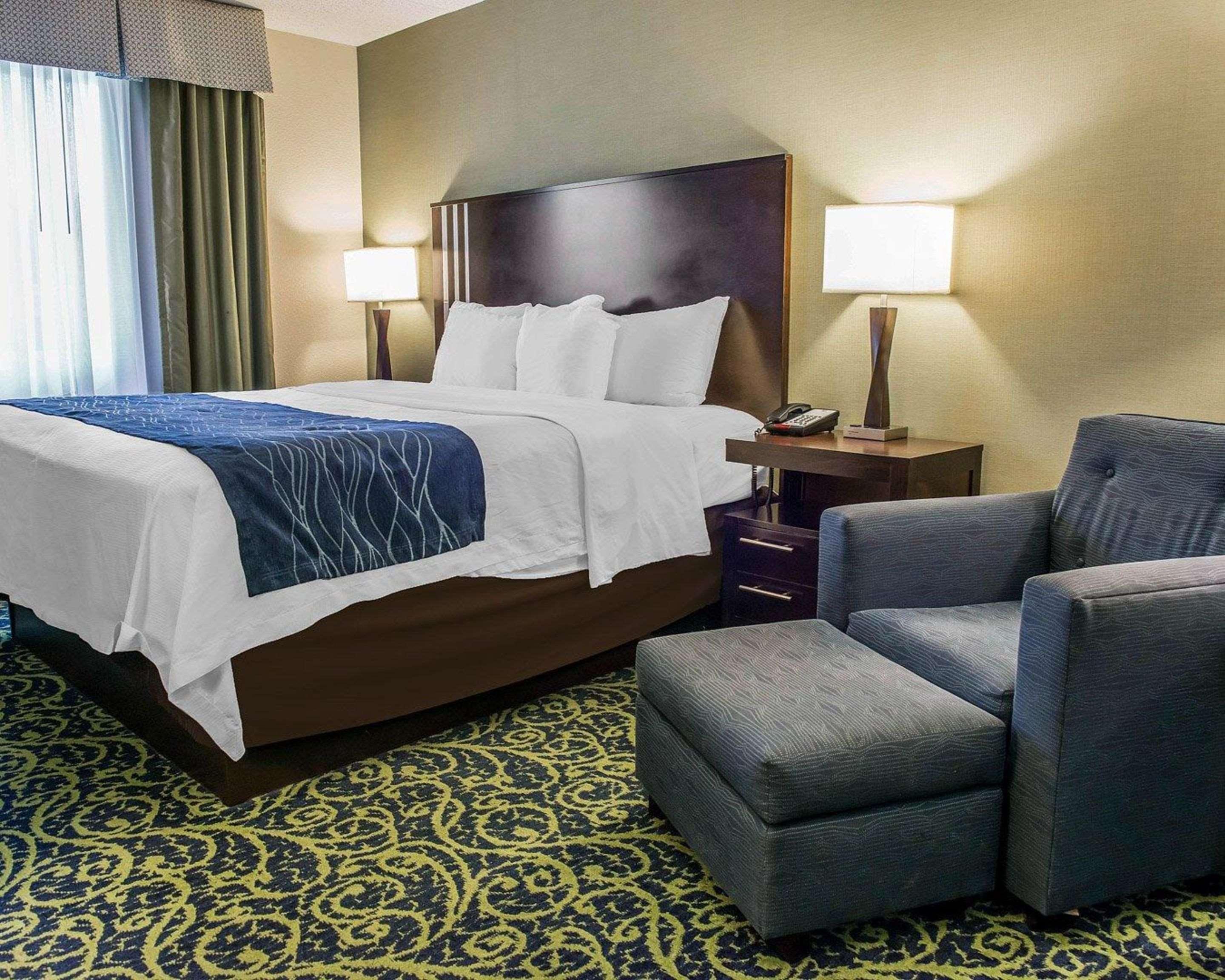 Comfort Inn & Suites Butler Bagian luar foto