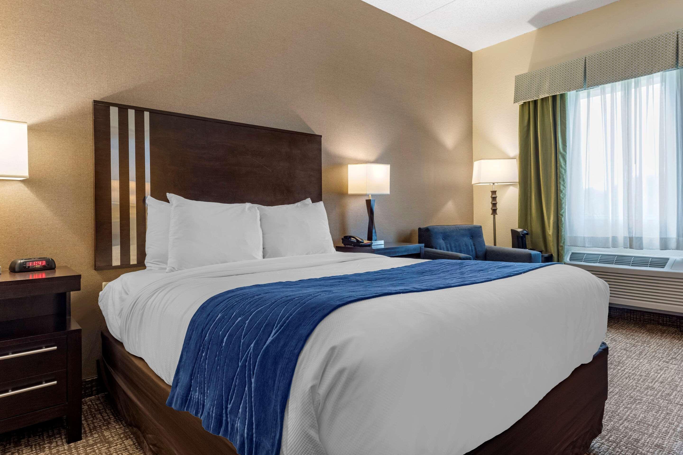 Comfort Inn & Suites Butler Bagian luar foto