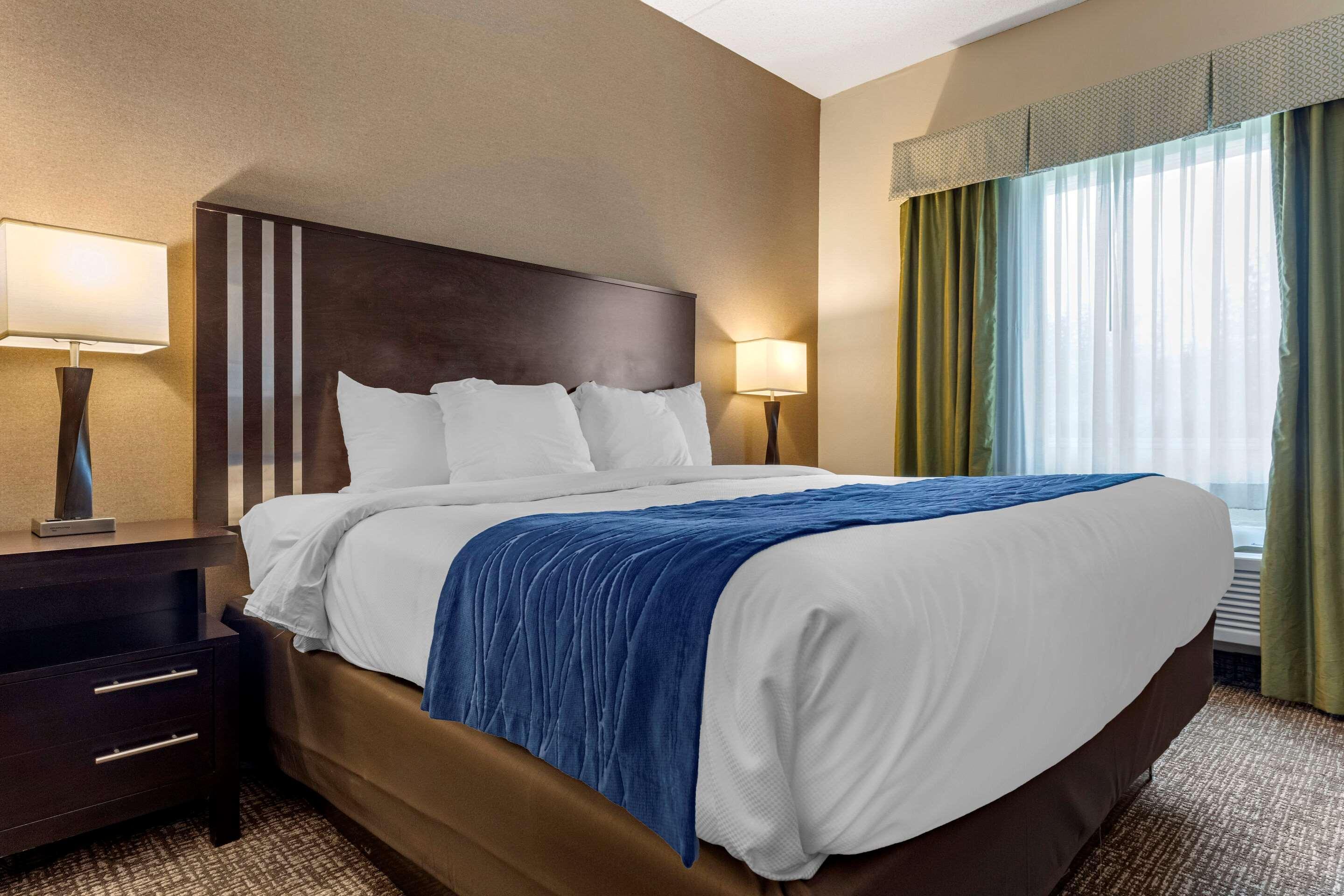 Comfort Inn & Suites Butler Bagian luar foto