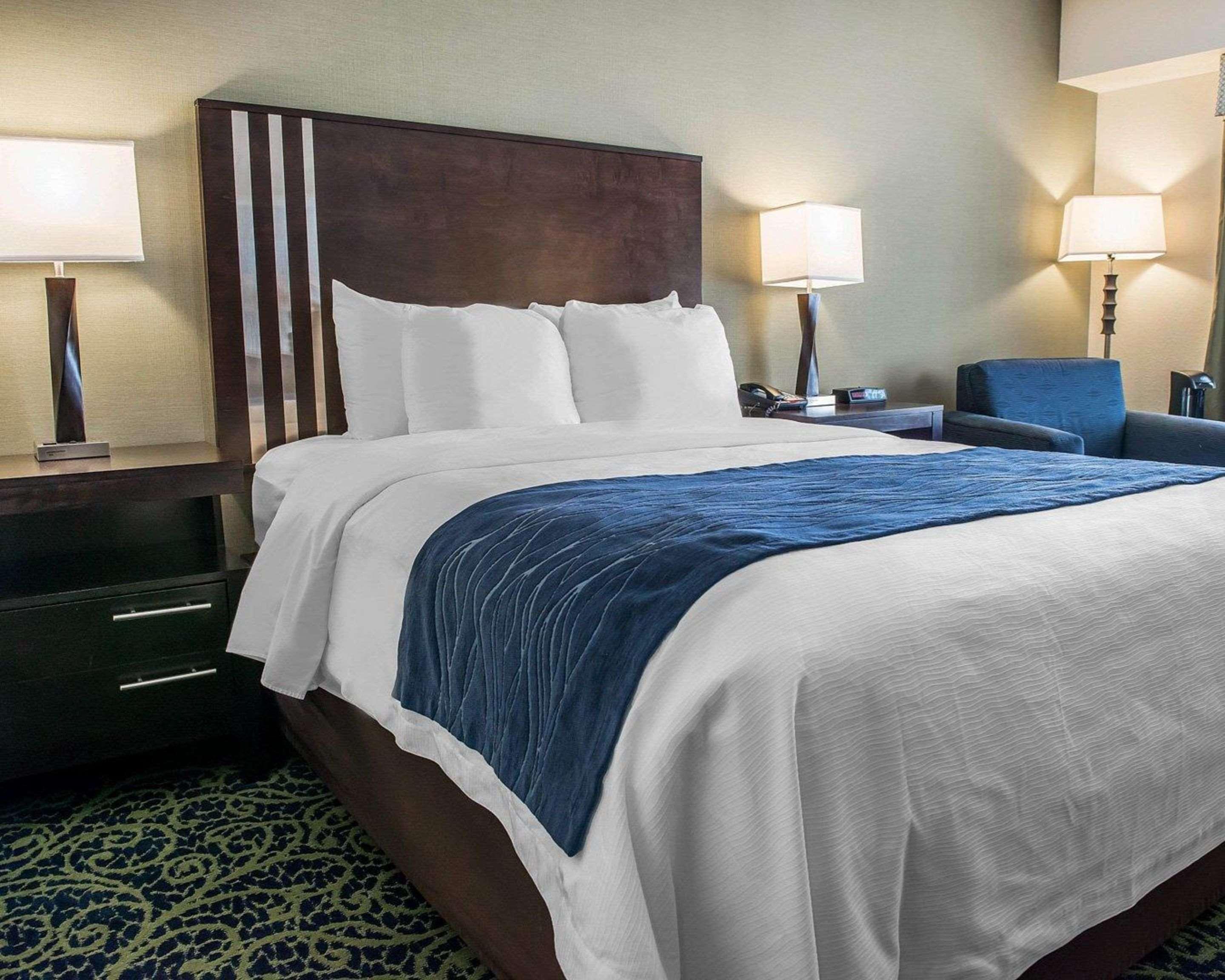 Comfort Inn & Suites Butler Bagian luar foto