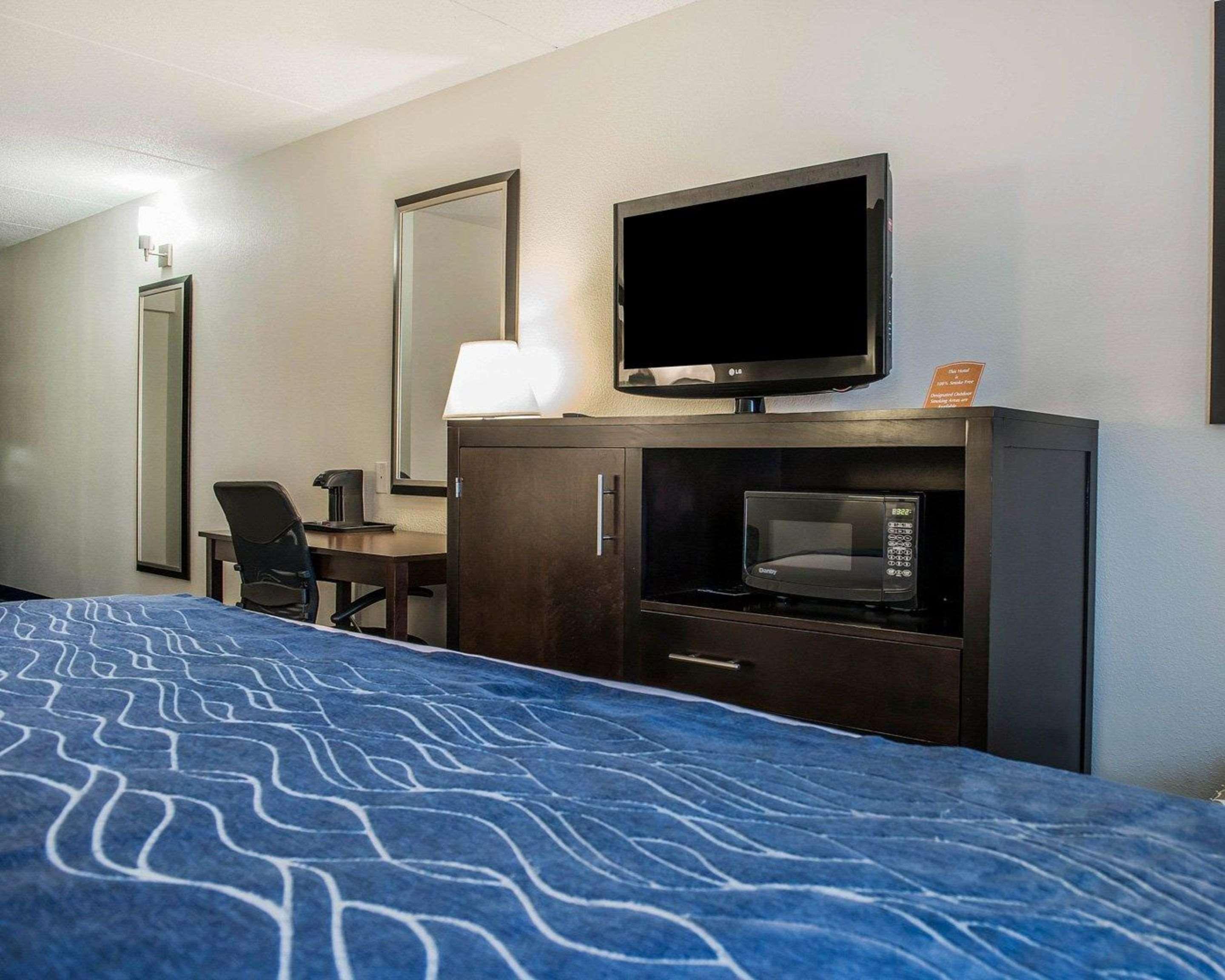 Comfort Inn & Suites Butler Bagian luar foto