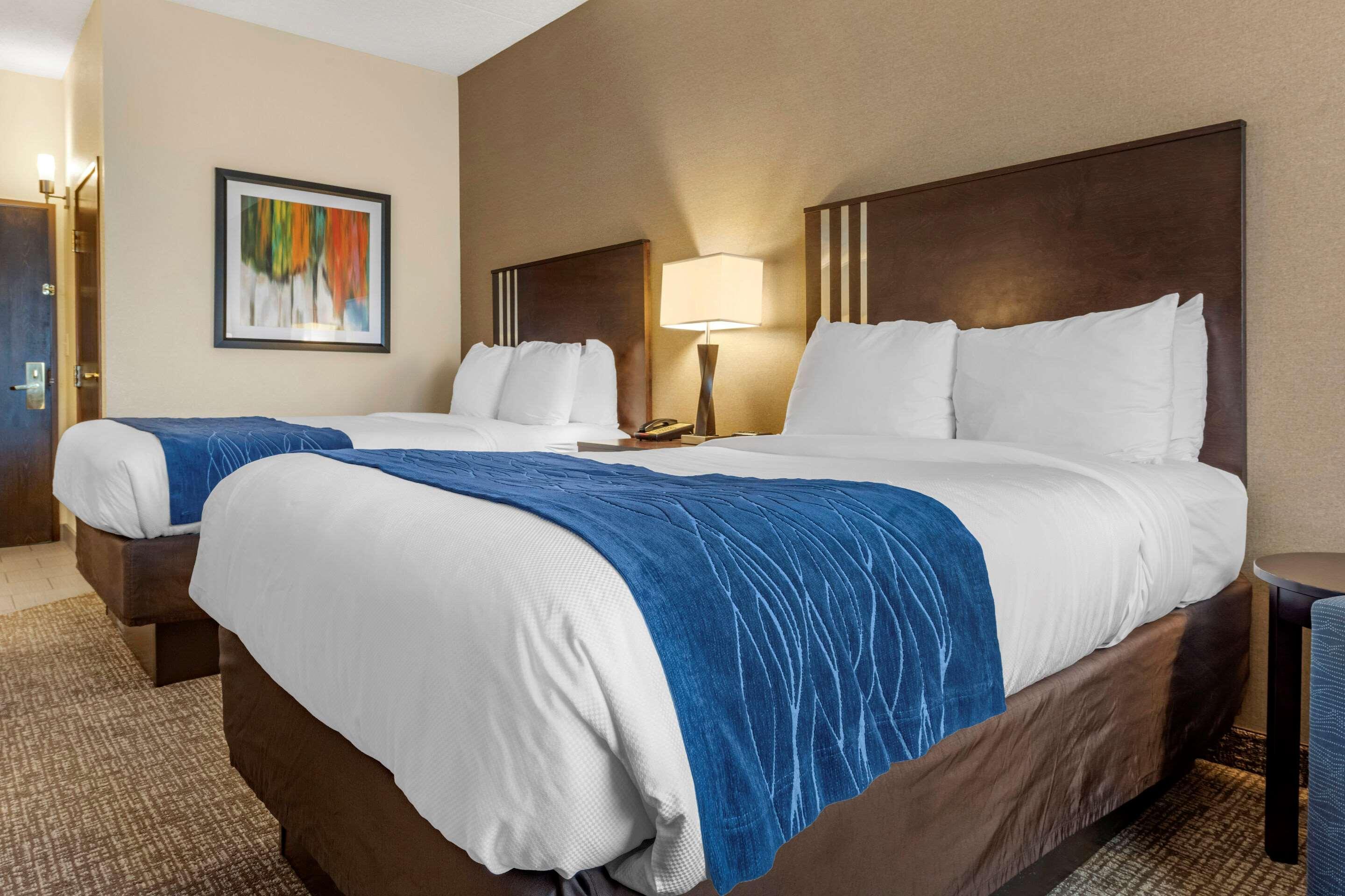 Comfort Inn & Suites Butler Bagian luar foto
