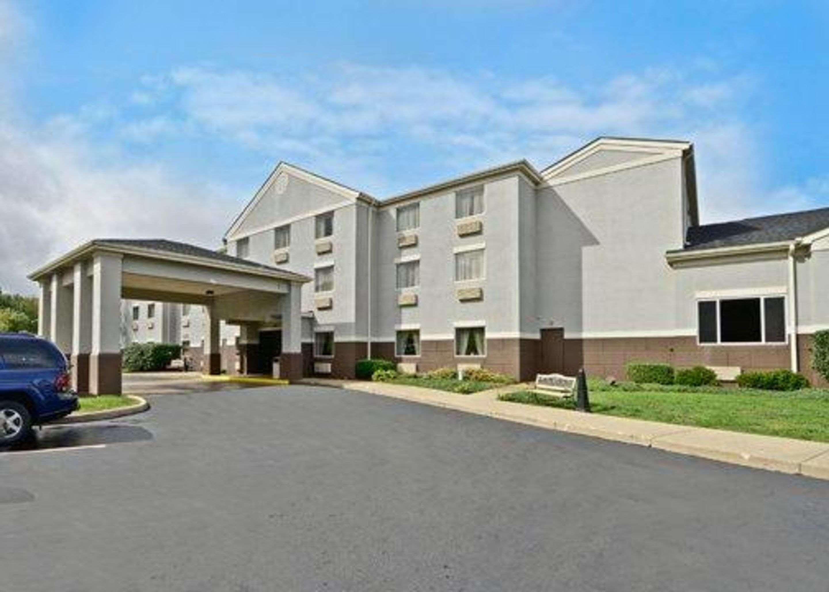 Comfort Inn & Suites Butler Bagian luar foto