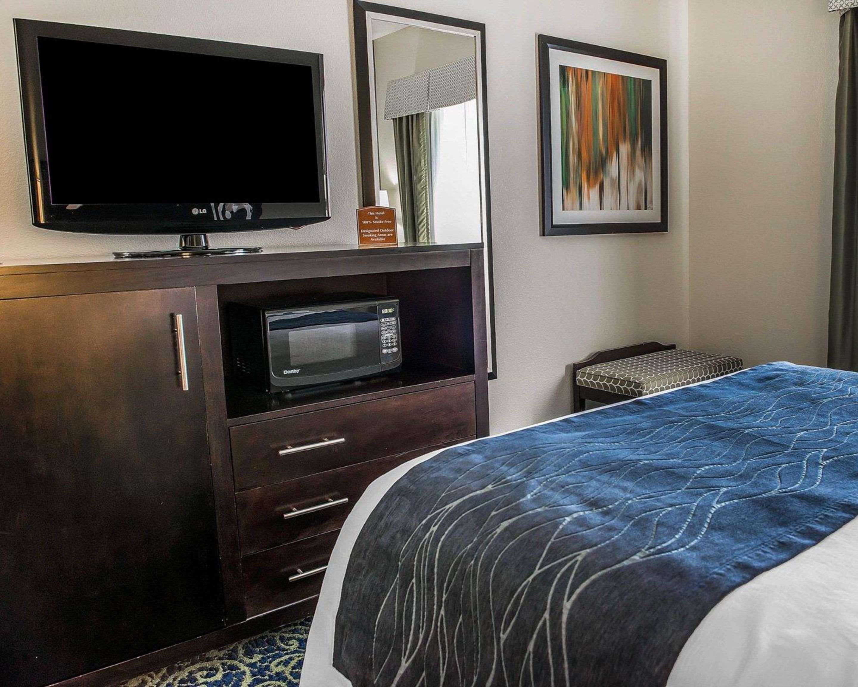Comfort Inn & Suites Butler Bagian luar foto