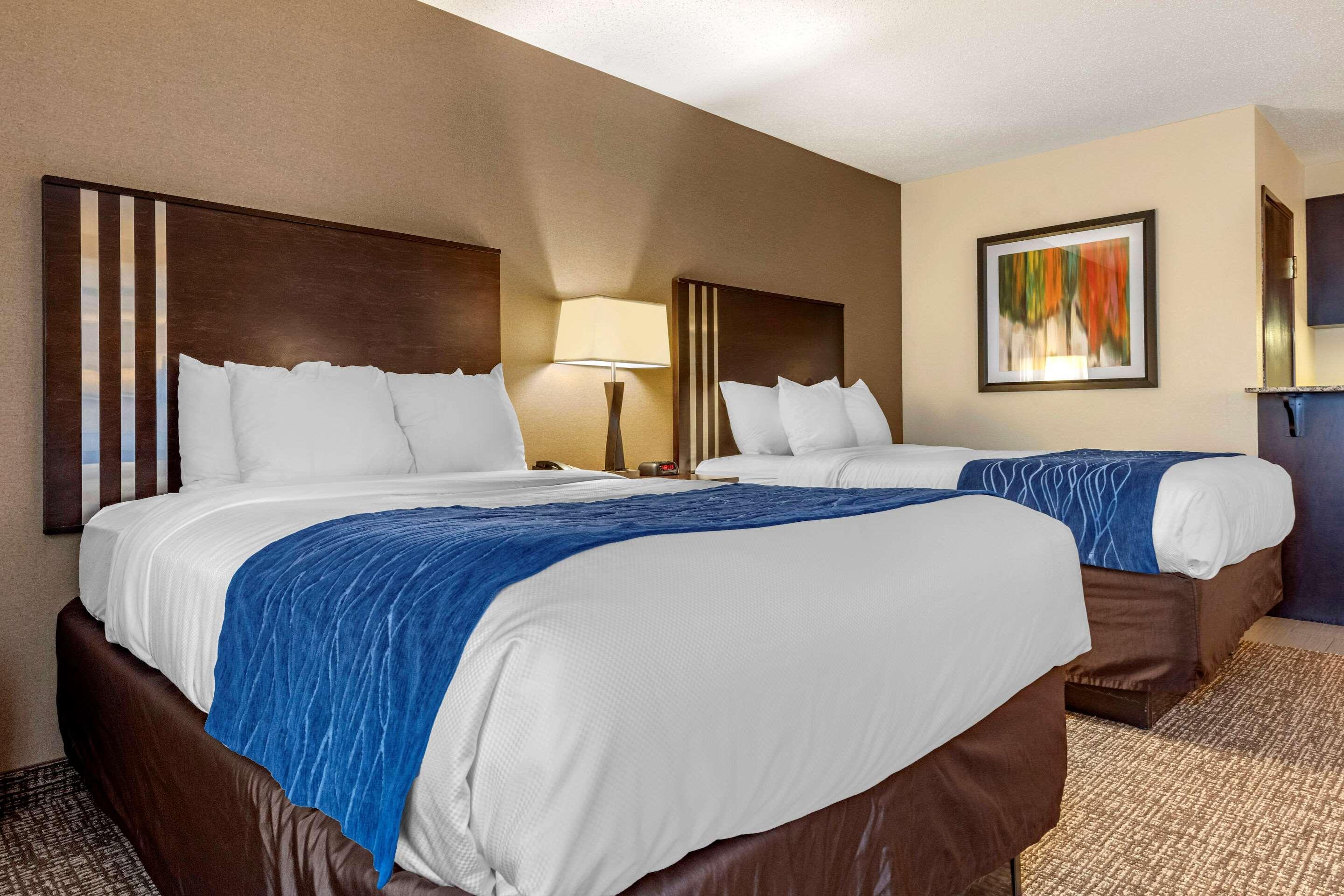 Comfort Inn & Suites Butler Bagian luar foto