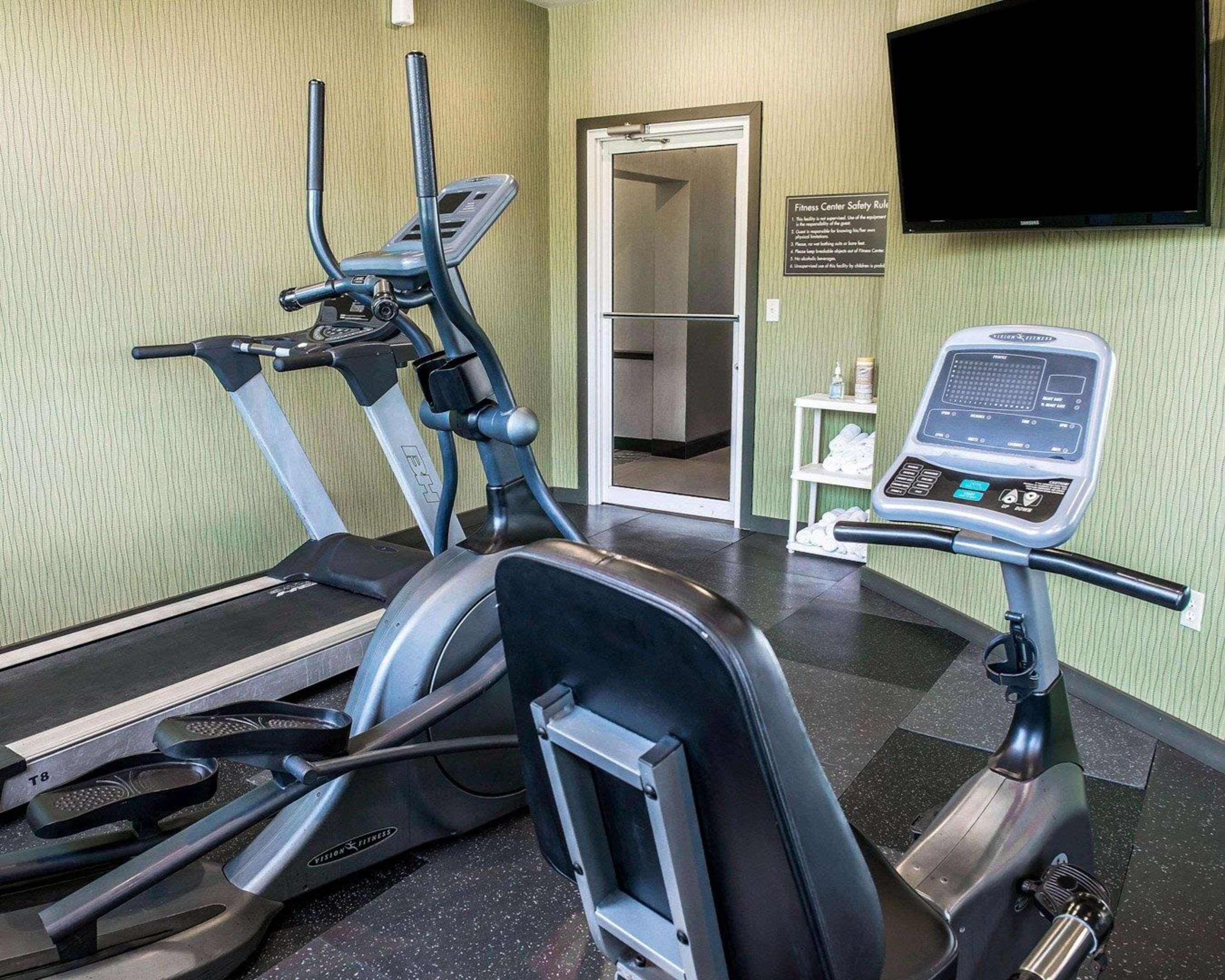 Comfort Inn & Suites Butler Bagian luar foto