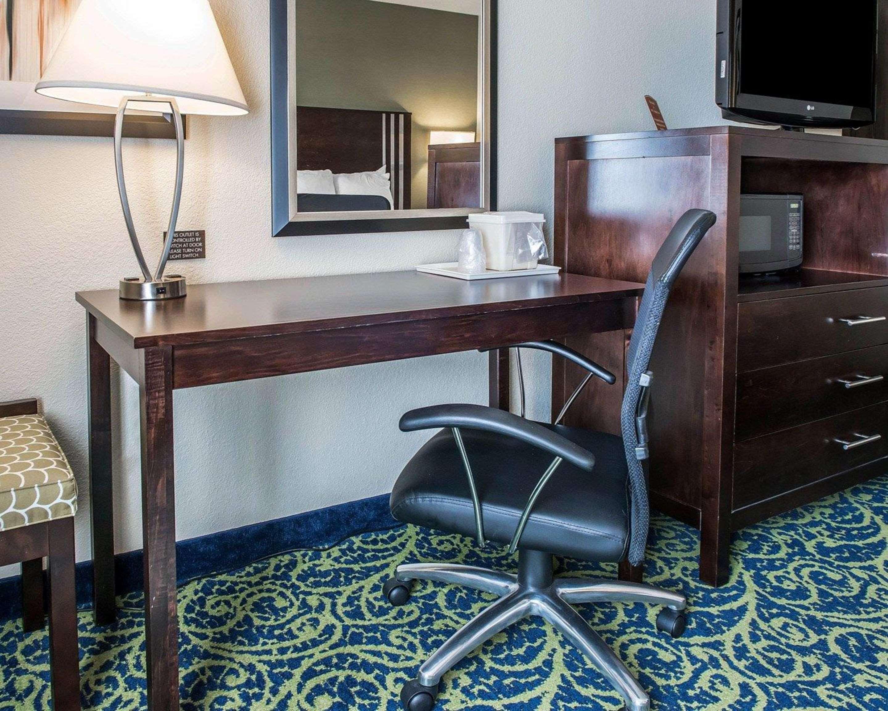 Comfort Inn & Suites Butler Bagian luar foto