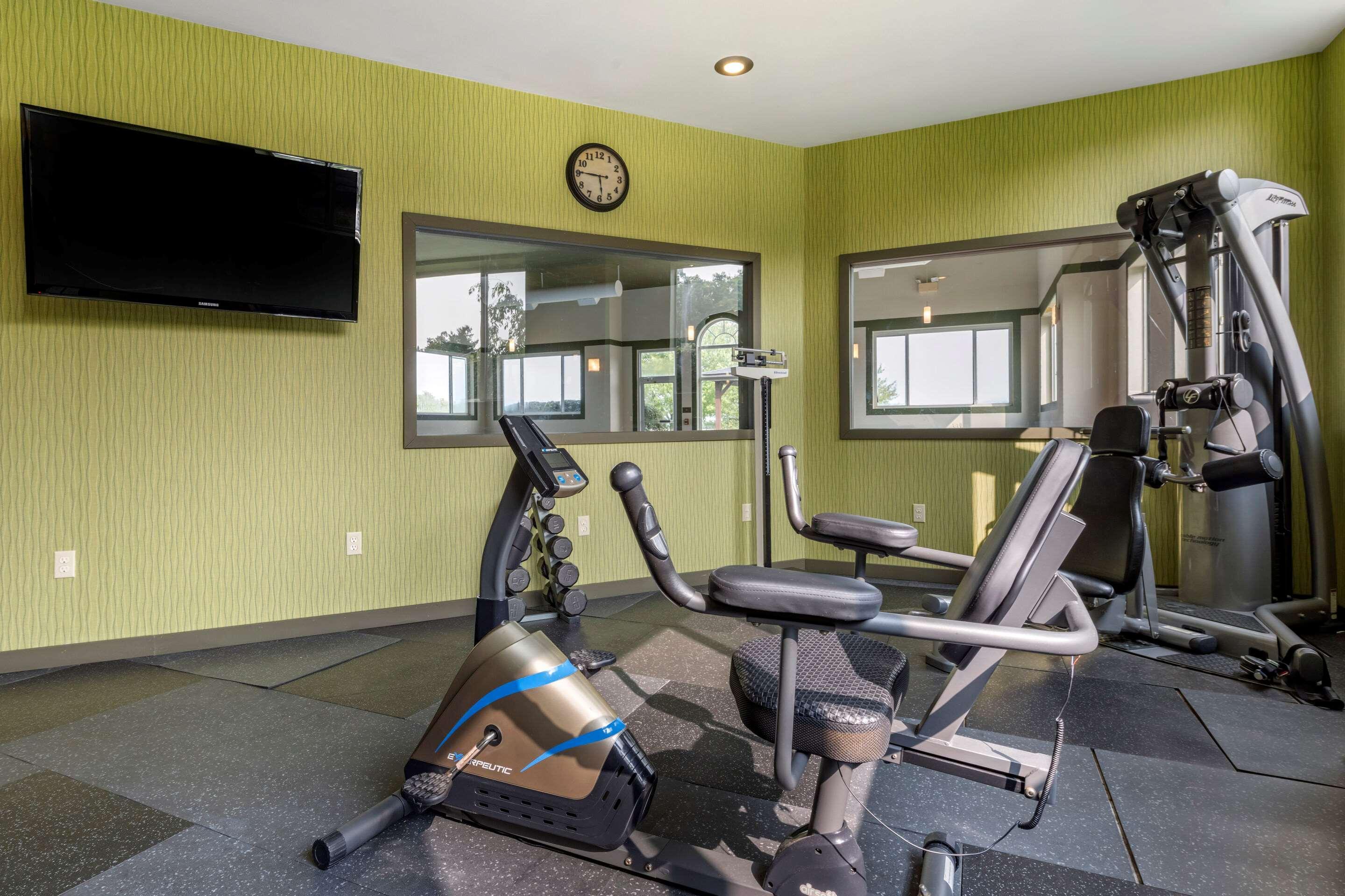 Comfort Inn & Suites Butler Bagian luar foto