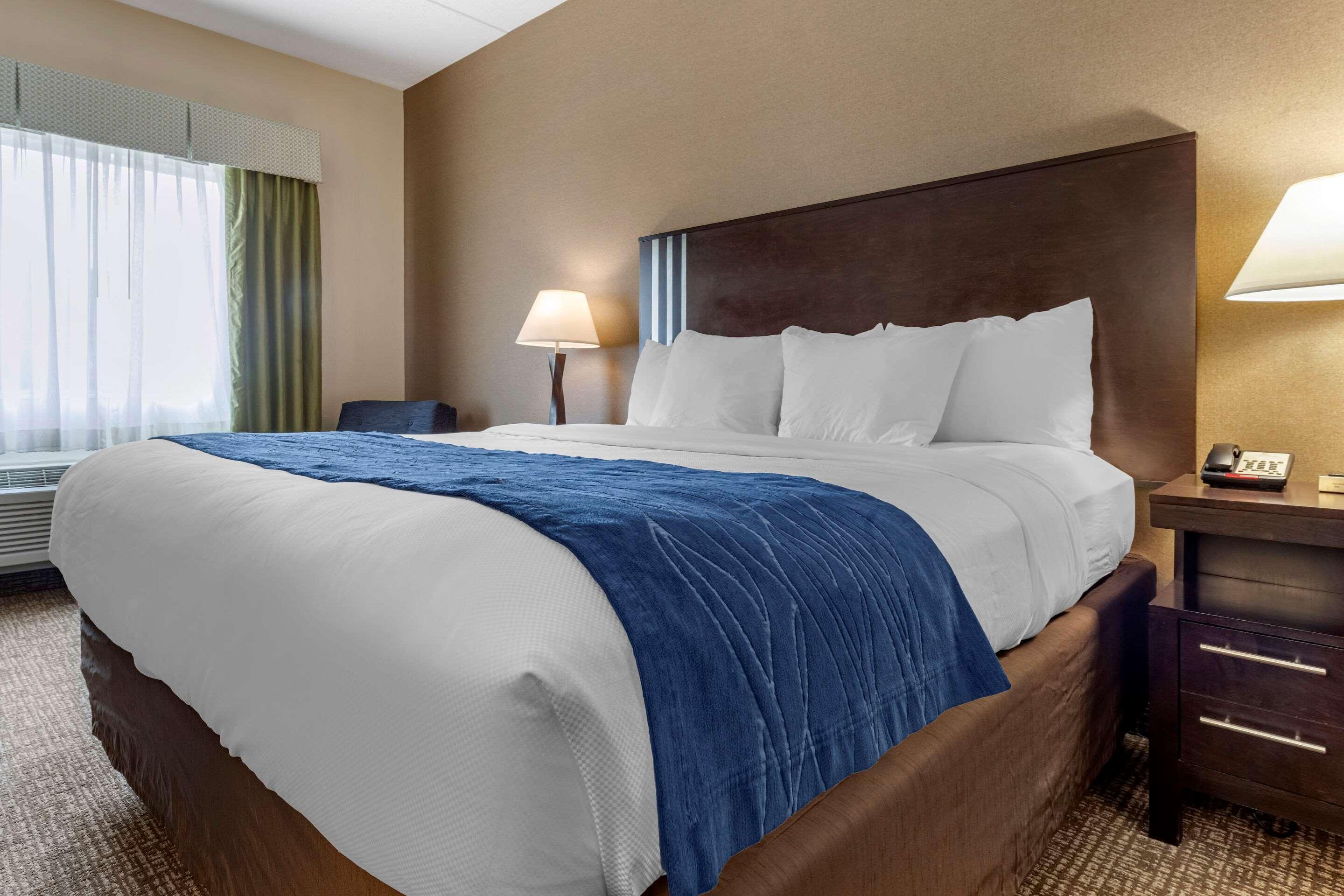 Comfort Inn & Suites Butler Bagian luar foto