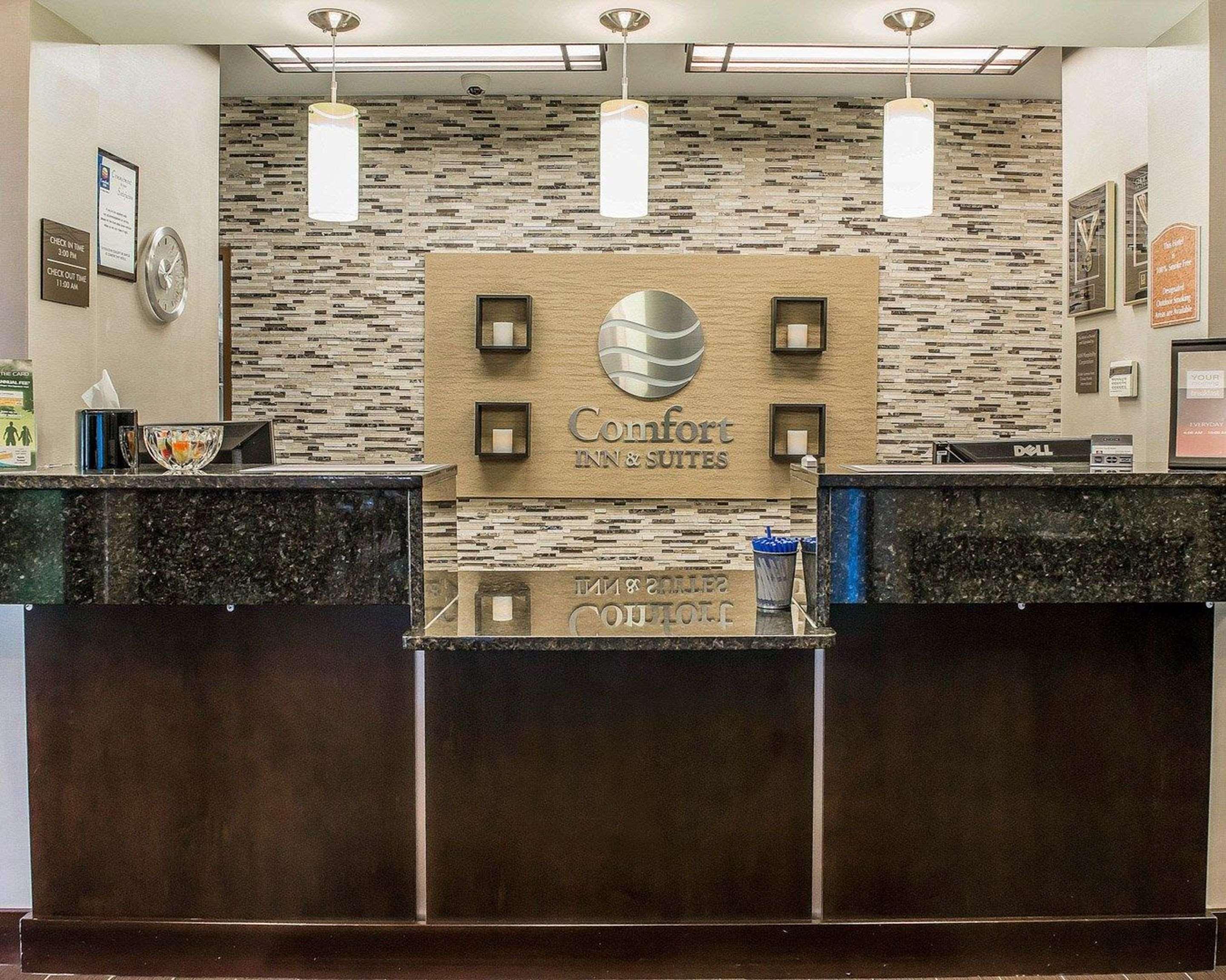 Comfort Inn & Suites Butler Bagian luar foto