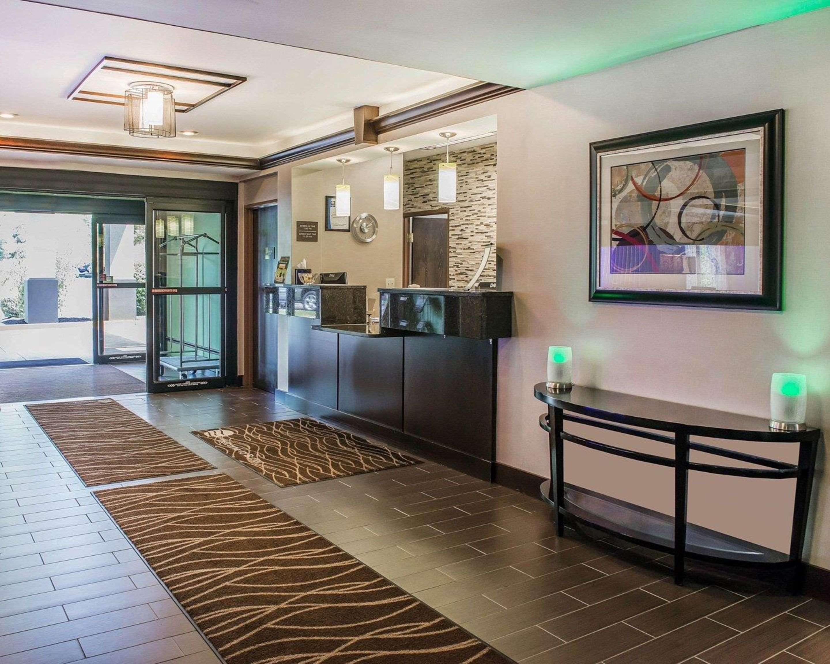 Comfort Inn & Suites Butler Bagian luar foto