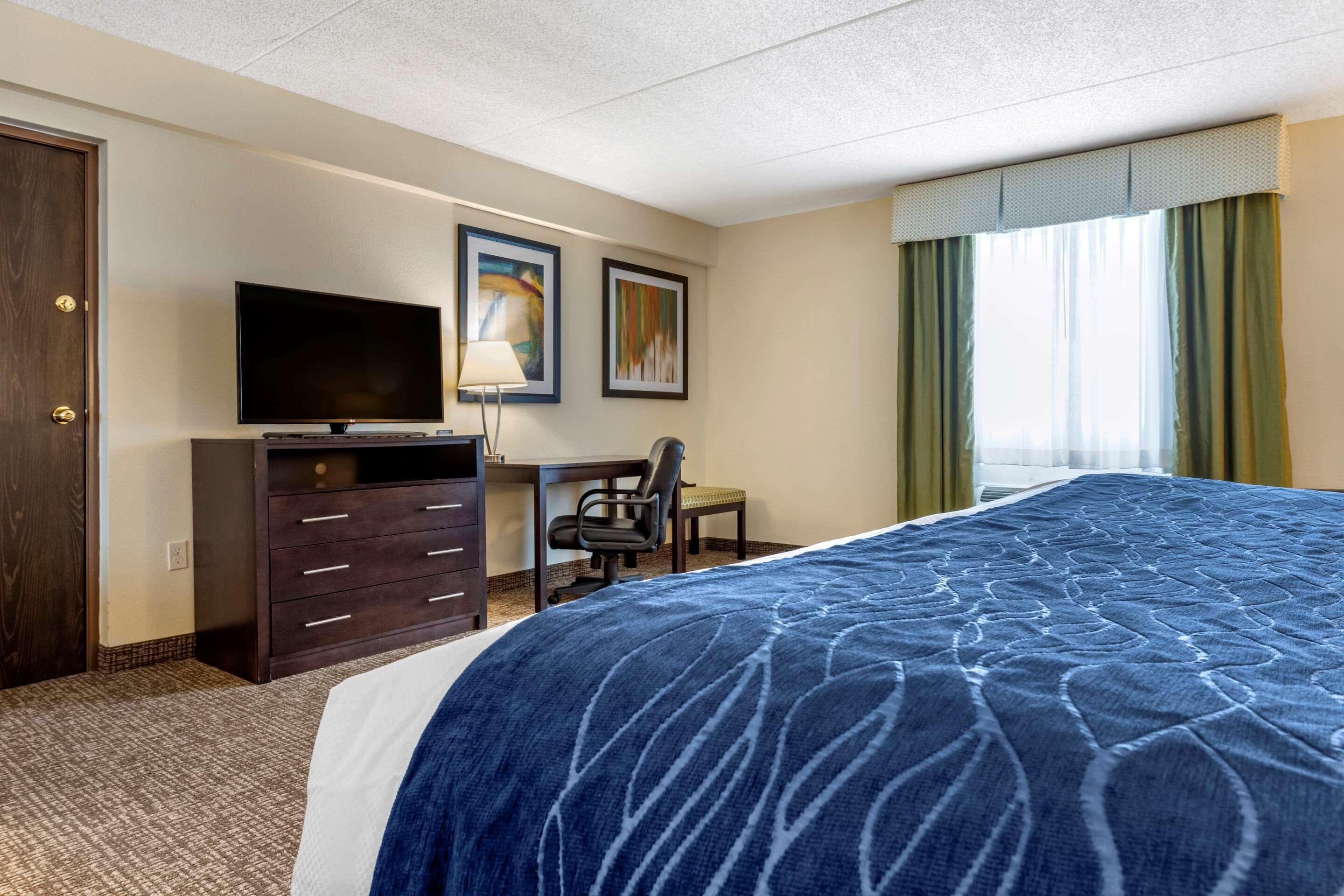 Comfort Inn & Suites Butler Bagian luar foto