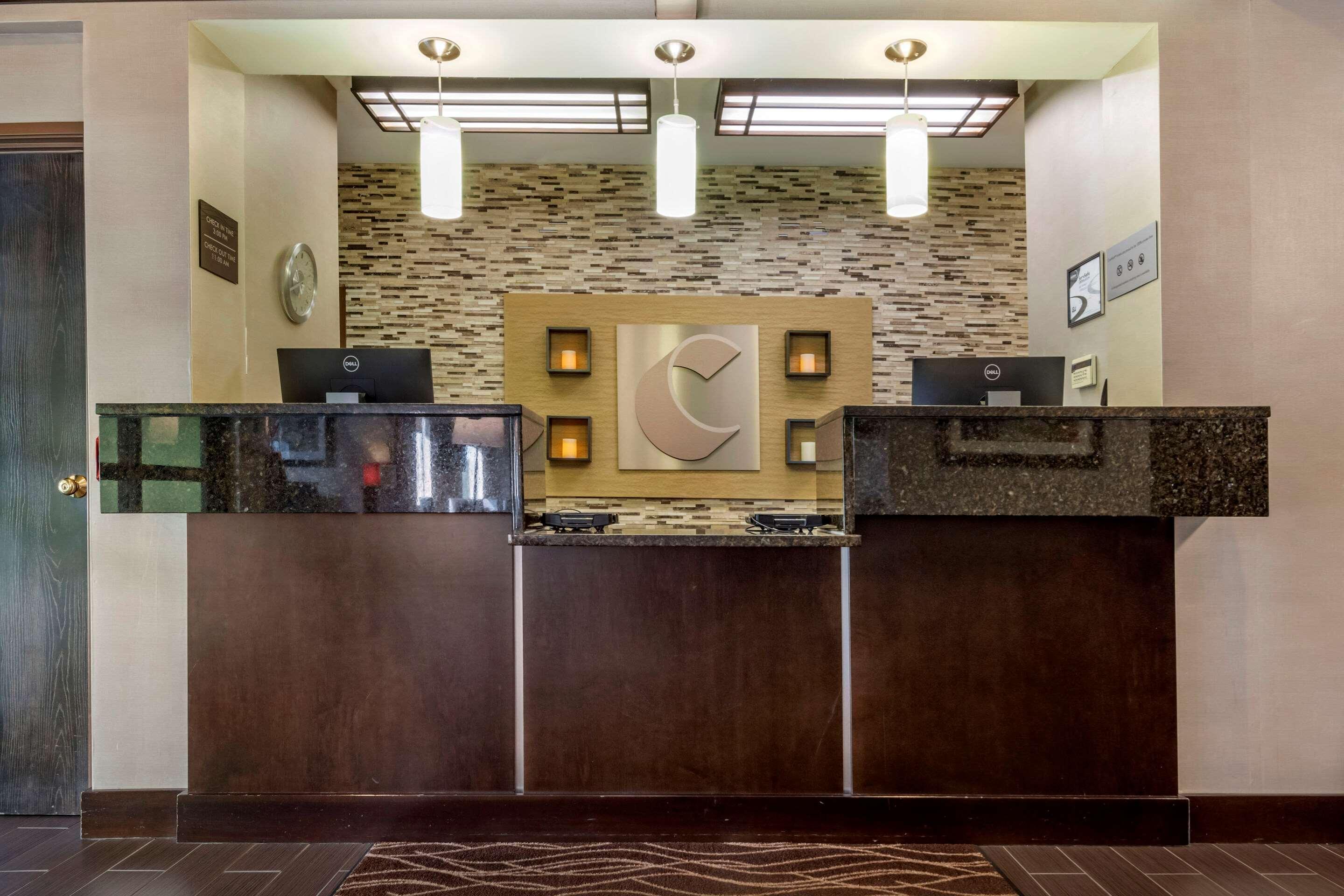 Comfort Inn & Suites Butler Bagian luar foto