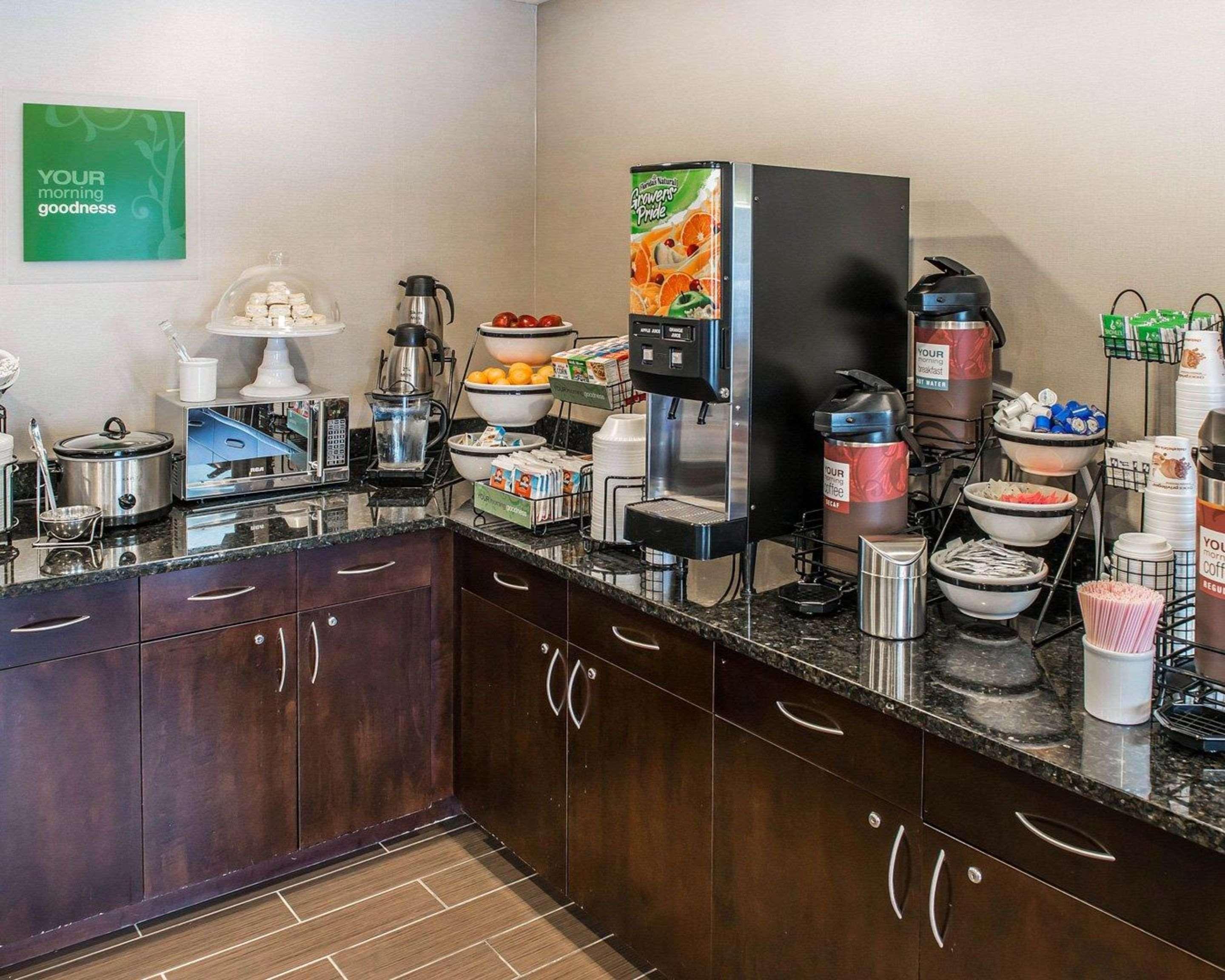 Comfort Inn & Suites Butler Bagian luar foto