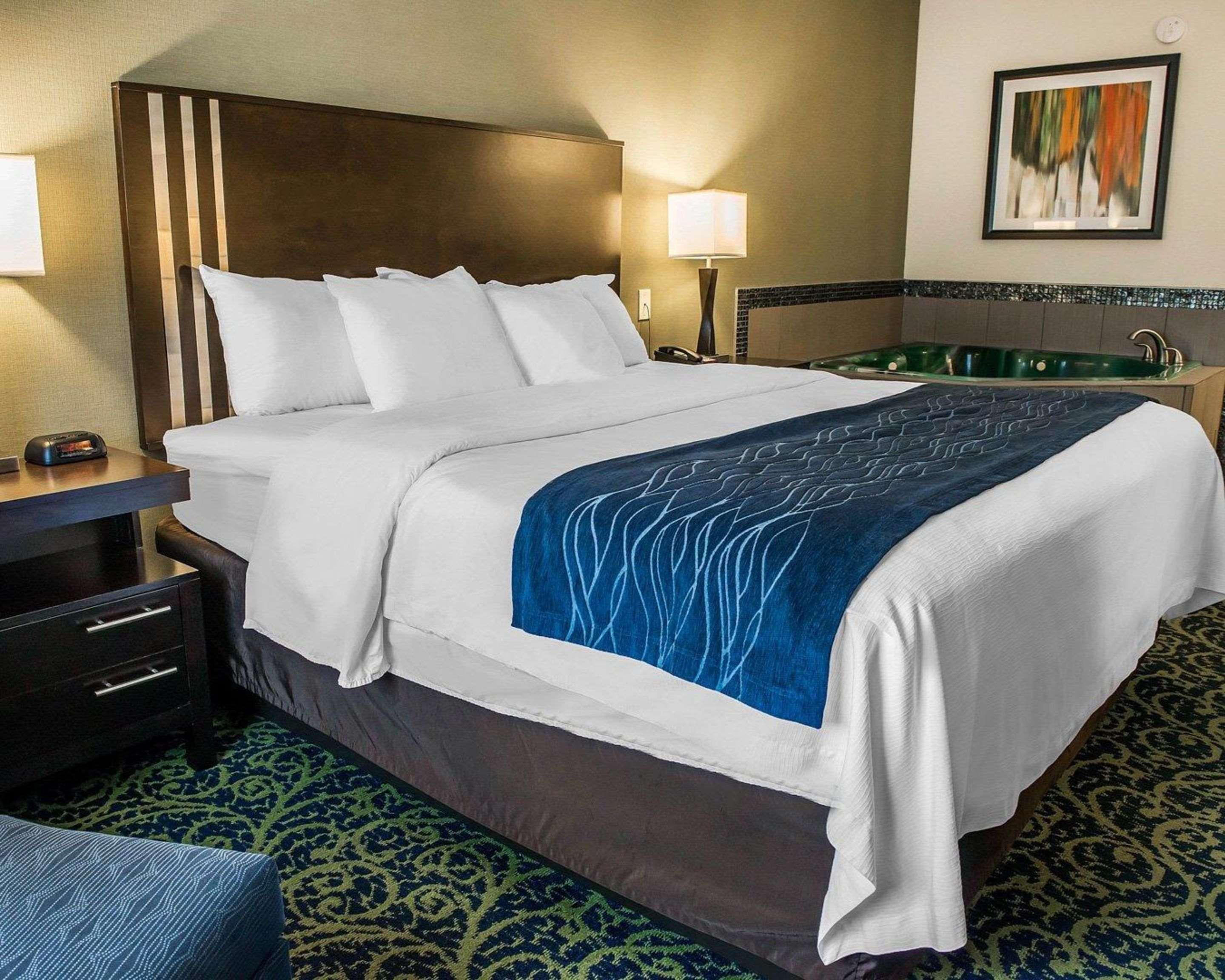 Comfort Inn & Suites Butler Bagian luar foto