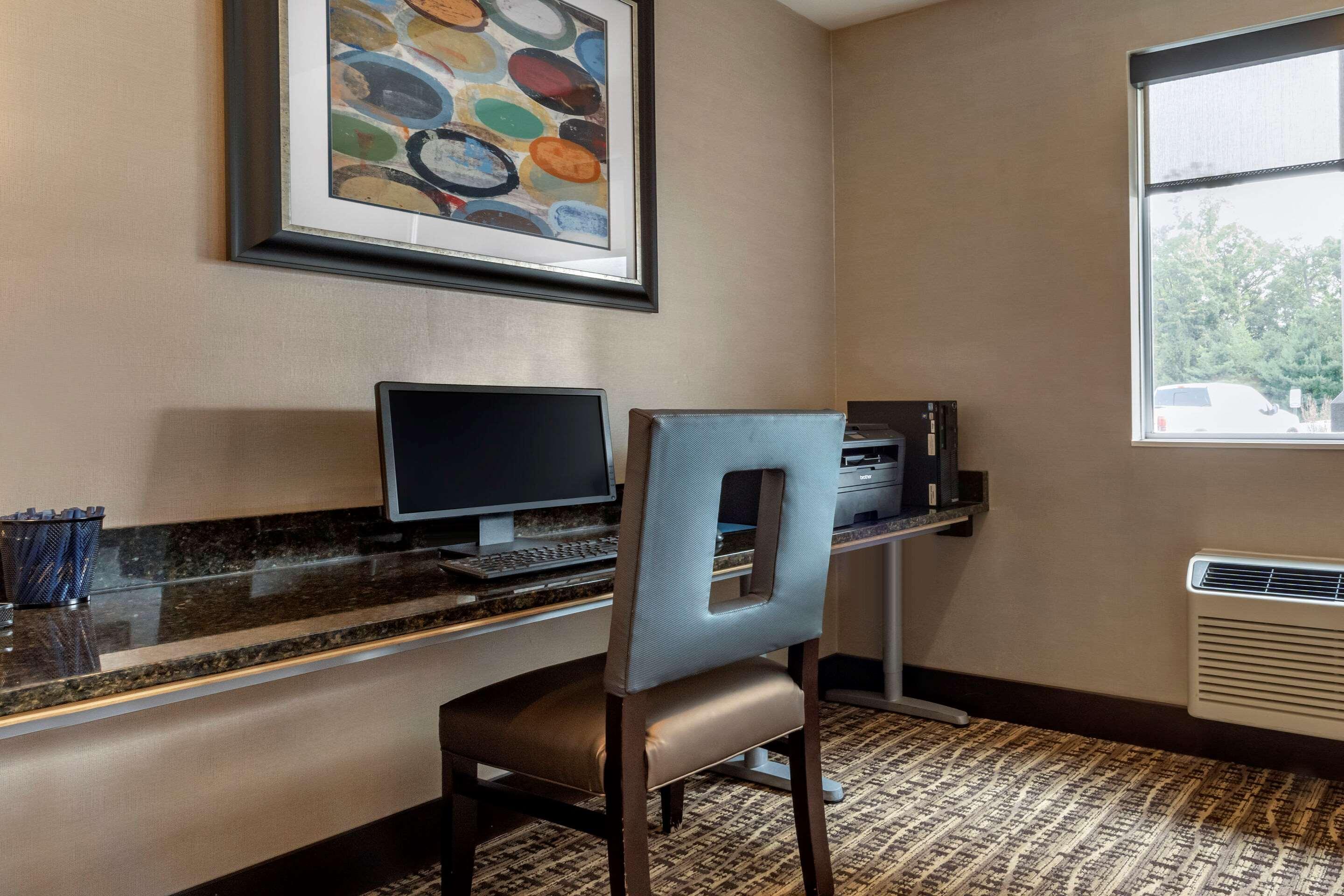 Comfort Inn & Suites Butler Bagian luar foto