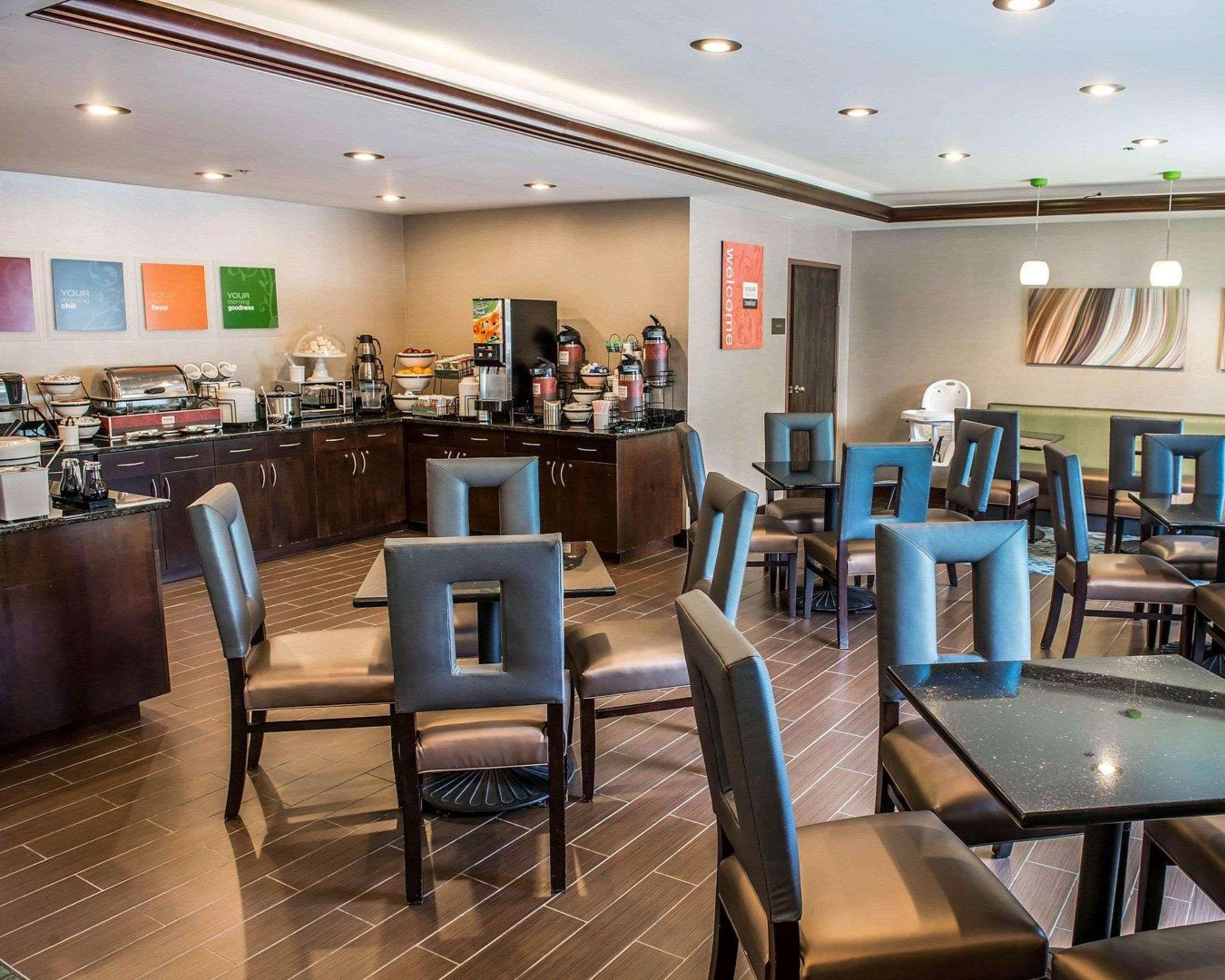 Comfort Inn & Suites Butler Bagian luar foto