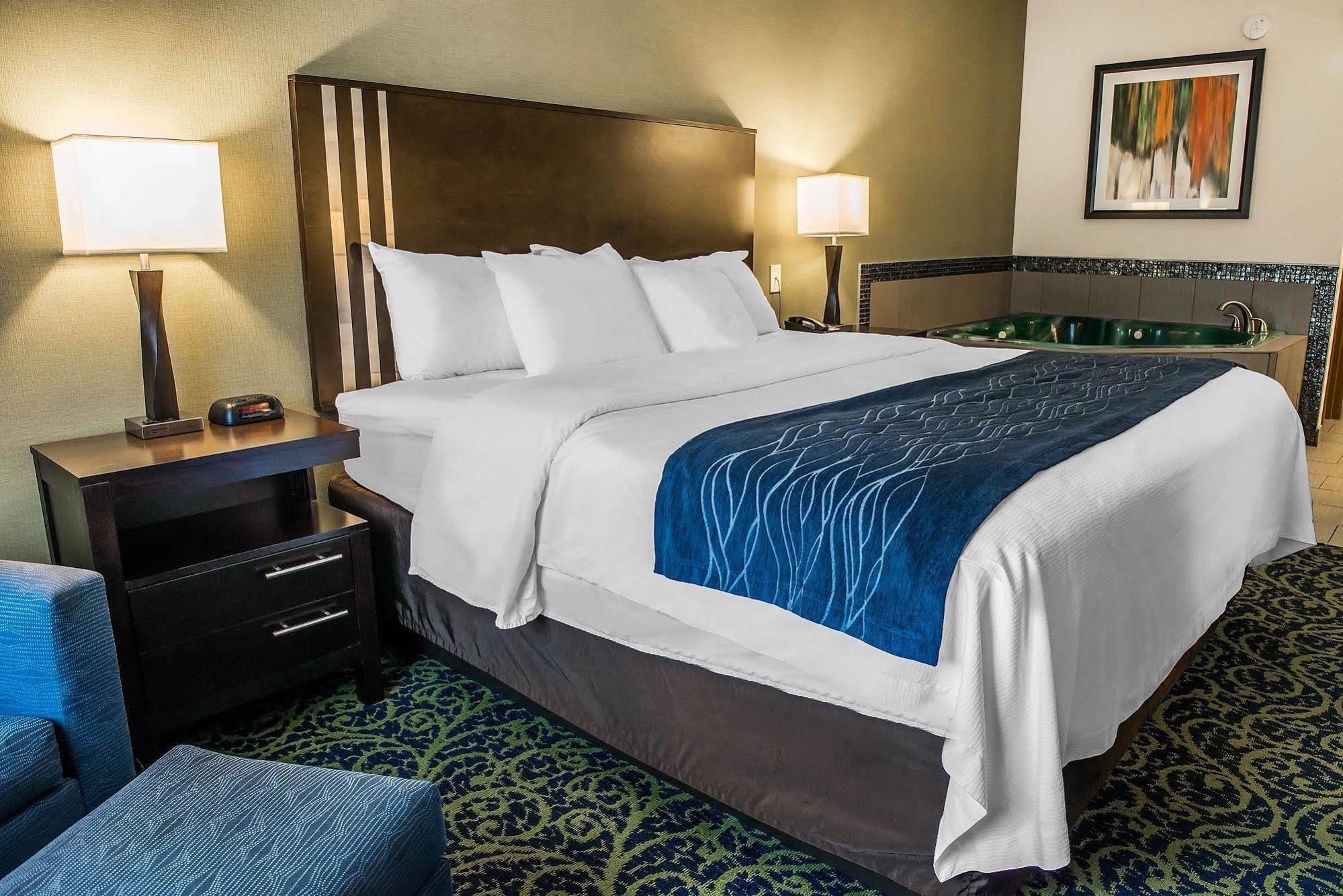 Comfort Inn & Suites Butler Bagian luar foto
