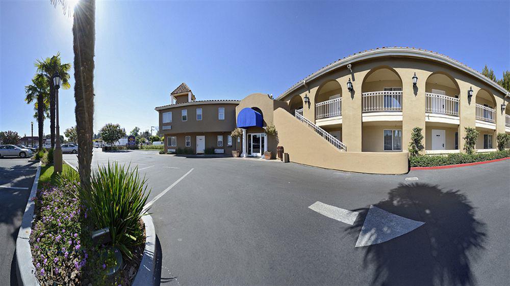 Comfort Inn & Suites Butler Bagian luar foto