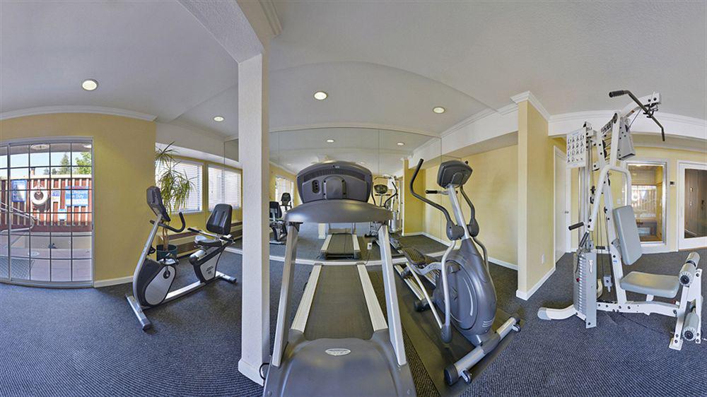 Comfort Inn & Suites Butler Bagian luar foto