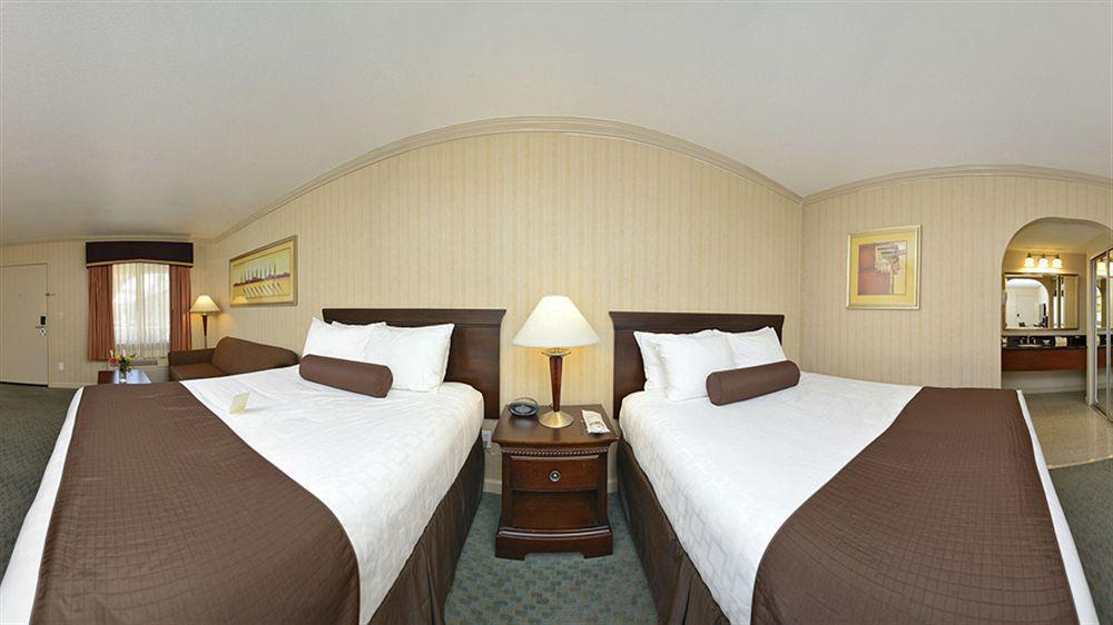 Comfort Inn & Suites Butler Bagian luar foto